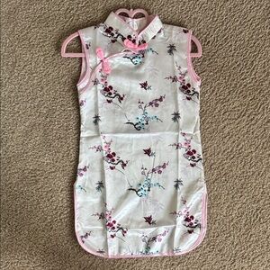 China doll dress Floral Sleeveless Cheongsam Dress will fit a 3 t never worn